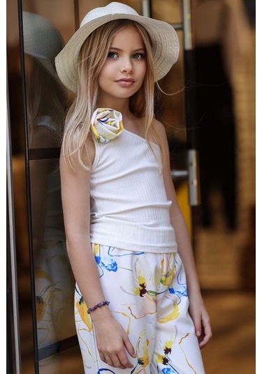 Riccotarz Kız Çocuk Gül Detaylı Tek Omuzlu Kaşkorse Bluz Ve Dijital Baskılı Beyaz Alt Üst Takım Beyaz Riccotarz Kız Çocuk Gül Detaylı Tek Omuzlu Kaşkorse Bluz Ve Dijital Baskılı Beyaz Alt Üst Takım Beyaz