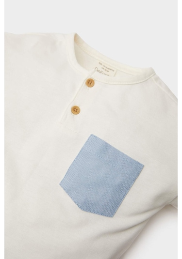 DeFacto Erkek Bebek 2'li Takım Uzun Kollu Tişört Beli Lastikli Eşofman Altı E2296A525SPWT16 Beyaz DeFacto Erkek Bebek 2'li Takım Uzun Kollu Tişört Beli Lastikli Eşofman Altı E2296A525SPWT16 Beyaz