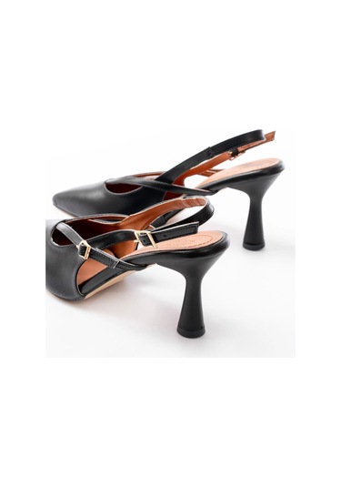 4962 Siyah Sivri Burun Tokalı Yuvarlak Topuk Kadın Sandalet Siyah