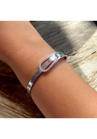 Kırmızı Sanat Evi Roma Rakam Detaylı Taşlı Çelik Kelepçe