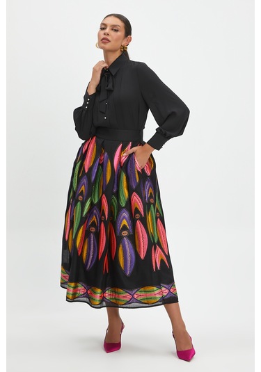 Kadın Desenli Midi Boy Etek - Canlı Renkli İşlemelerle Özel Gün Ve Günlük Kombinler İçin Şık Tasarım Siyah