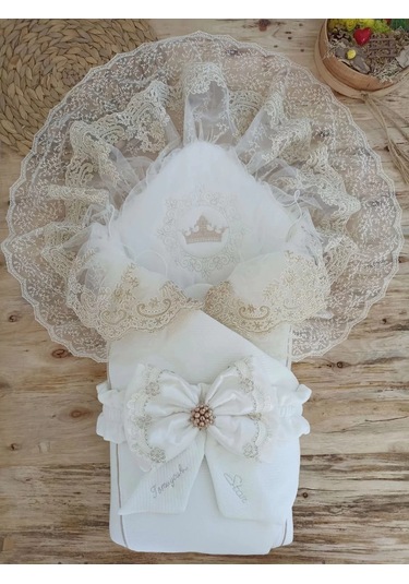 Yenidoğan Sahra Taç Nakışlı Plazma Taşlı Güpürlü Fiyonklu Duvaklı Trilüks Kundak Bebek Battaniyesi Sütlü Kahve Çok Renkli