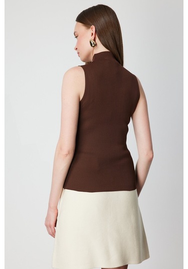 On Kadın Taşlı Kolsuz Triko Bluz 66375 Kahverengi Kahverengi