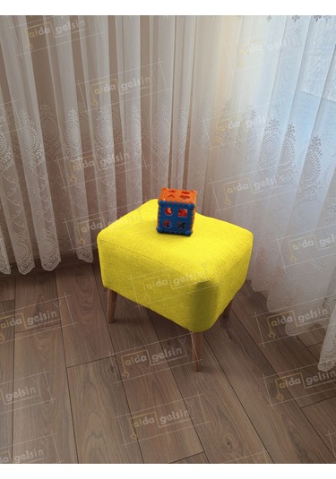 Lüks Oval Parrot Puf Ahşap Ayak Sarı
