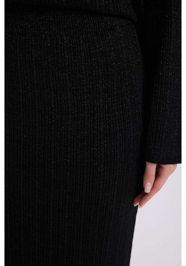 DeFacto Regular Fit Basic Düz Maxi Triko Etek E0936AX24WNBK81 Siyah DeFacto Regular Fit Basic Düz Maxi Triko Etek E0936AX24WNBK81 Siyah