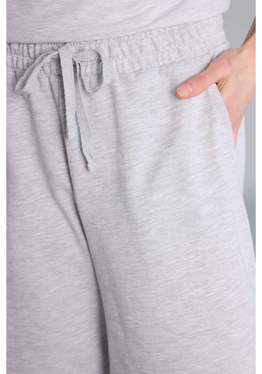 Defacto Regular Fıt Normal Bel Düz Paça Sweatshirt Kumaşı Bermuda N7439az26hsgr93 Gri-gr93 Defacto Regular Fıt Normal Bel Düz Paça Sweatshirt Kumaşı Bermuda N7439az26hsgr93 Gri-gr93