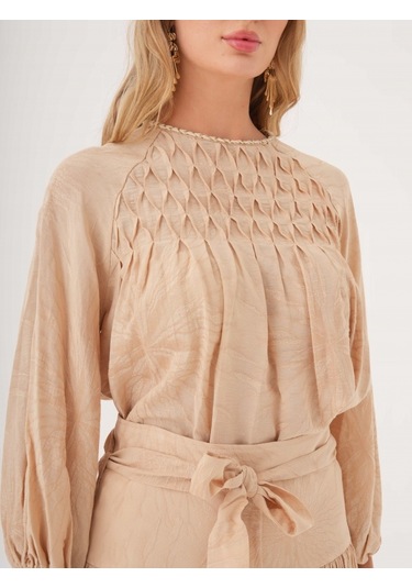 Büzgü Detaylı Kuşaklı Viskon Ve Keten Karışımlı Bluz Bej