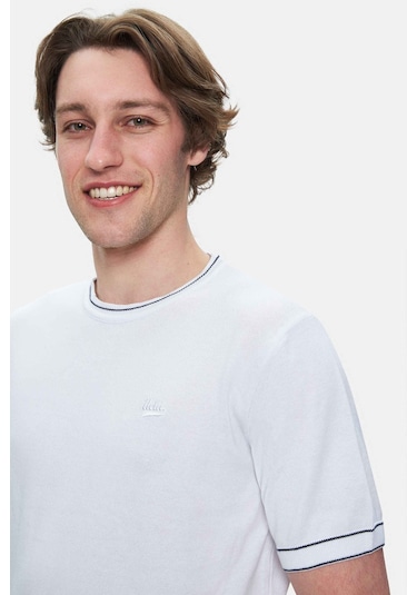 Fared Beyaz Bisiklet Yaka Triko Nakışlı Standard Fit Erkek Tshirt Beyaz