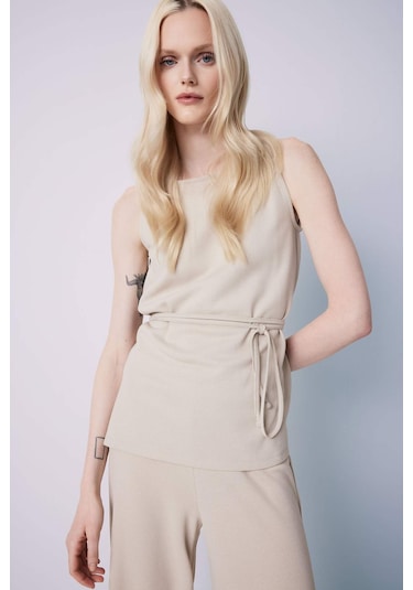 DeFacto Regular Fit Kayık Yaka Bağcıklı Pike Kolsuz Bluz	 E5778AX25SPBG187