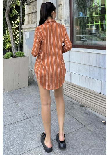 Kadın Kiremit Uzun Kol Özel Kumaş Tek Cep Gömlek Dik Çizgili Arkası Uzun Basic Kesim Gömlek Kiremit