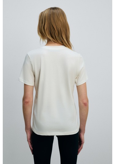 Grımelange Alıne Kadın %100 Organik Pamuk Derin V Yakalı Comfort Fit Ekru T-shirt Ekru
