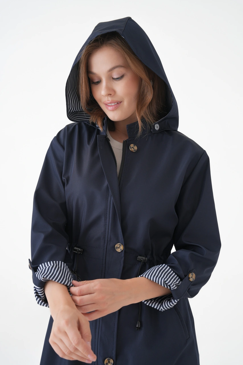 Kadın Rüzgar Ve Su Geçirmez Bondit Kumaş Çıkarılabilir Düğmeli Kapüşon Beli Tünelli Mevsimlik Trençkot Lacivert