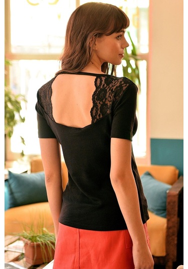 Kadın Siyah V Yaka Dantelli Kısa Kol Yumuşak Dokulu Bluz Siyah