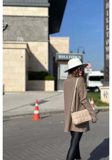 Kadın Kahve Astarlı, Kruvaze Ceket Yaka, Tek Düğme, Rahat Kalıp, Fitilli Kaşe Kumaş Kaban Kahve Kadın Kahve Astarlı, Kruvaze Ceket Yaka, Tek Düğme, Rahat Kalıp, Fitilli Kaşe Kumaş Kaban Kahve