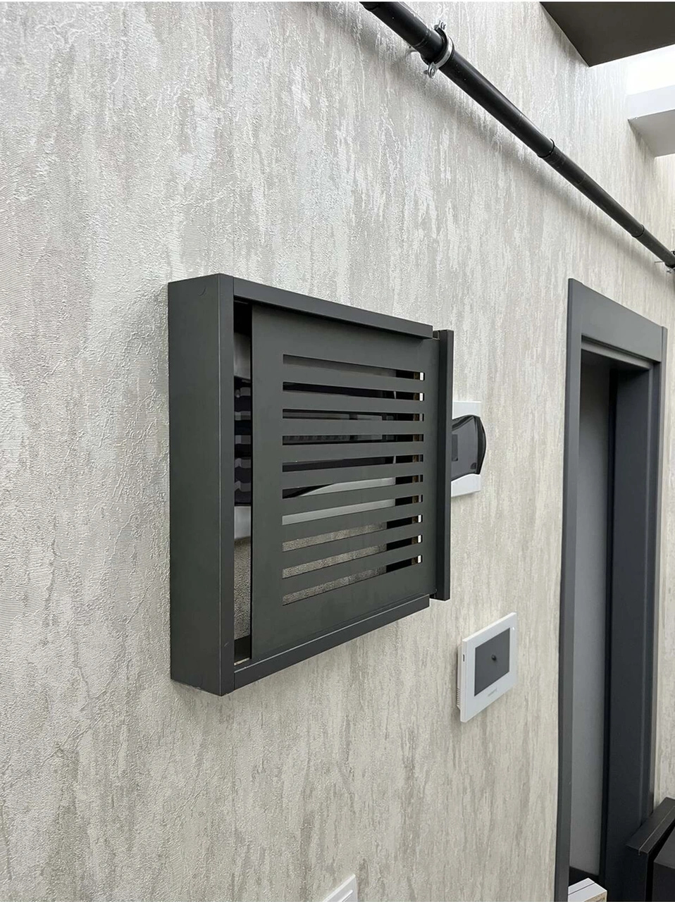 Sürgülü Elektrik Pano Düzenleyici Duvar Düzenleyici Ahşap Dekoratif Antrasit Kutu Anahtarlık Düz Çiz 38 X 40