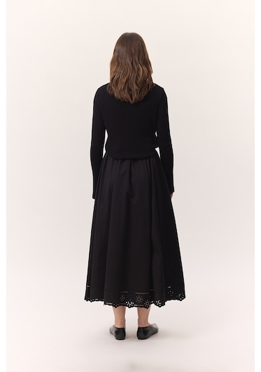 Nakış Detaylı Geniş Etek Siyah Siyah