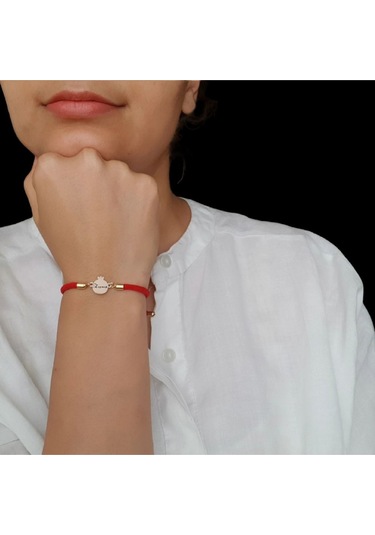 Zeynep İsmine Özel 14 Ayar Altın Plakalı Nar Motifli İpek Örgülü Hediye Bileklik-323isim-kırmızı Altın