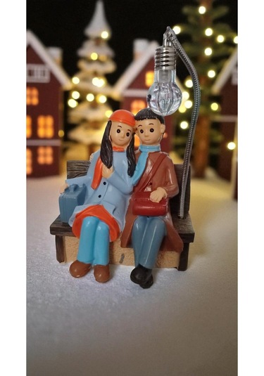 Çok Şık Hediyelik Oturan Çift Biblo Süs 17 14 Cm Boyut