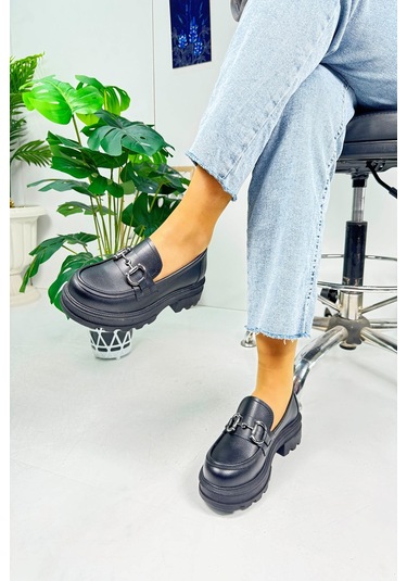 Günlük Kadın Loafer V Tokalı Kalın Topuklu Tırtıklı Tabanlı Oval Burunlu Makosen Ayakkabı 7455 - 7453 7453-siyahcilt