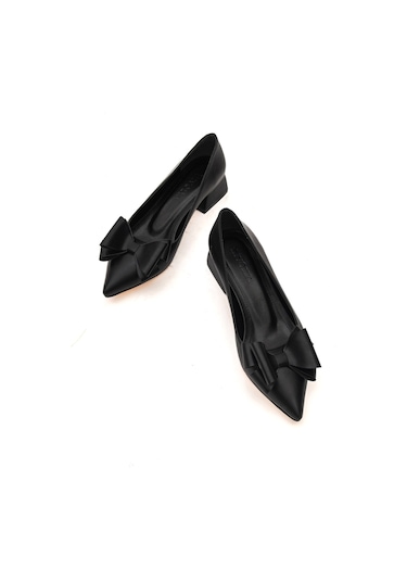 Renata Siyah Fiyonklu 4cm Sivri Burun Topuklu Ayakkabı Siyah Cilt