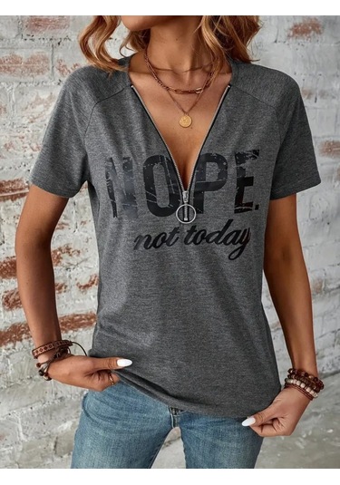 Kadın Kısa Kollu Önden Fermuarlı Yazı Baskılı Viskon Bluz Gri