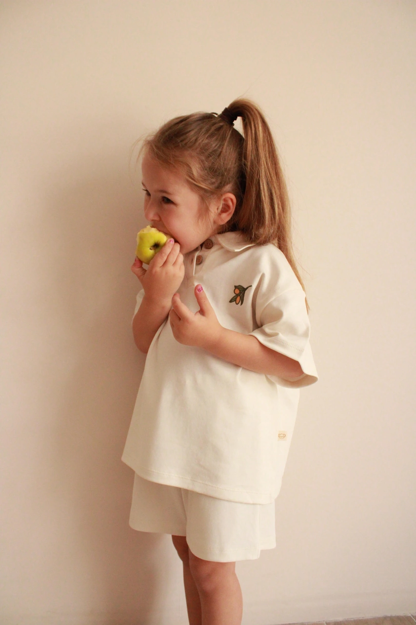 Zeytin Nakışlı Polo Yaka Şortlu Takım Ekru