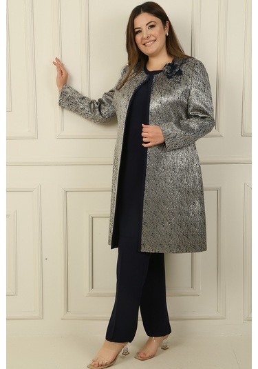 Kolsuz Yanları Yırtmaçlı Bluz Boncuk Detaylı Astarlı Uzun Jakarlı Ceket Pantolon Büyük Beden 3'lü Takım Lacivert