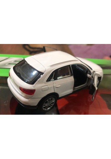 Oyuncak Model Metal Araba 1/36 Çek Bırak Beyaz Audi Q3 Jeep