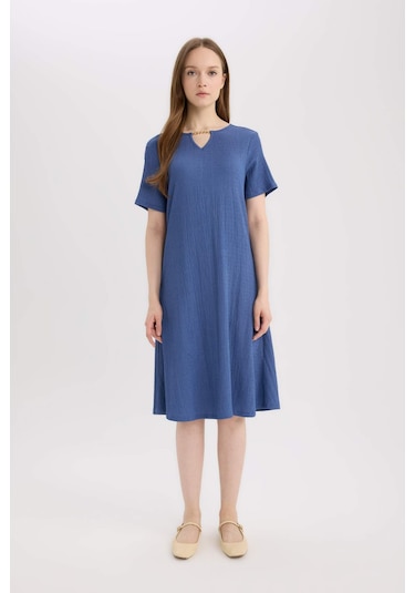 DeFacto Regular Fit Apaş Yaka Basic Düz Bürümcük Kısa Kollu Midi Yazlık Elbise D3834AX25SMIN69 DeFacto Regular Fit Apaş Yaka Basic Düz Bürümcük Kısa Kollu Midi Yazlık Elbise D3834AX25SMIN69