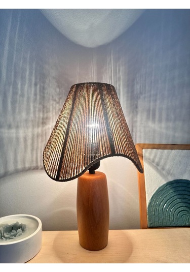 Hasır El Yapımı Bohem Asimetrik Şekilli Ahşap Ayaklı Rustik Abajur - Kahverengi Kahverengi