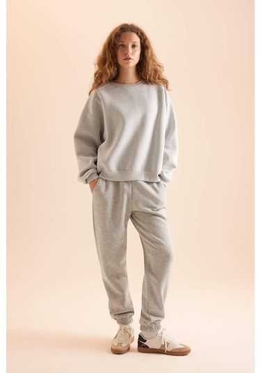 DeFacto Coool Oversize Geniş Kalıp Bisiklet Yaka Basic Düz Kalın Kumaş İçi Yumuşak Tüylü Sweatshirt D9022AXNSGR210 Gri DeFacto Coool Oversize Geniş Kalıp Bisiklet Yaka Basic Düz Kalın Kumaş İçi Yumuşak Tüylü Sweatshirt D9022AXNSGR210 Gri