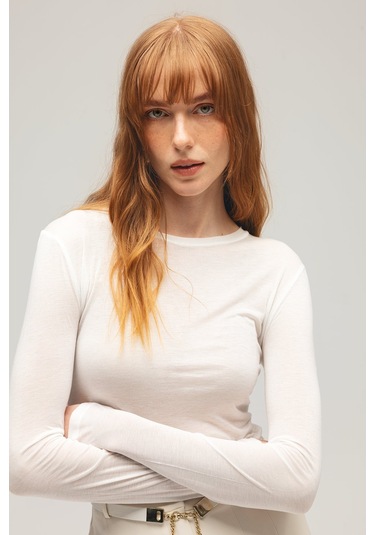 Saade Sââde Kadın Slim Fit Bisiklet Yaka Uzun Kollu Basic Örme Bluz - Transparan Görünümlü Ekru Saade Sââde Kadın Slim Fit Bisiklet Yaka Uzun Kollu Basic Örme Bluz - Transparan Görünümlü Ekru