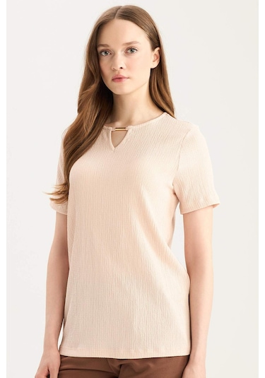 DeFacto Regular Fit Apaş Yaka Basic Düz Bürümcük Kısa Kollu Tişört E0325AX25SPPN70 DeFacto Regular Fit Apaş Yaka Basic Düz Bürümcük Kısa Kollu Tişört E0325AX25SPPN70