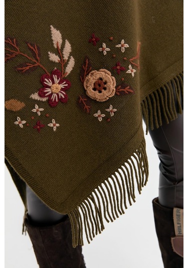 Desen Triko Kadın Papatya İşlemeli Püsküllü Yün Şal 24028 A. Yeşil A. Yeşil