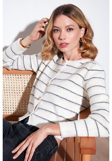 Lela Standart Fit Çizgili Yumuşak Dokulu Crop Triko Bayan Hırka 4615551 Taş