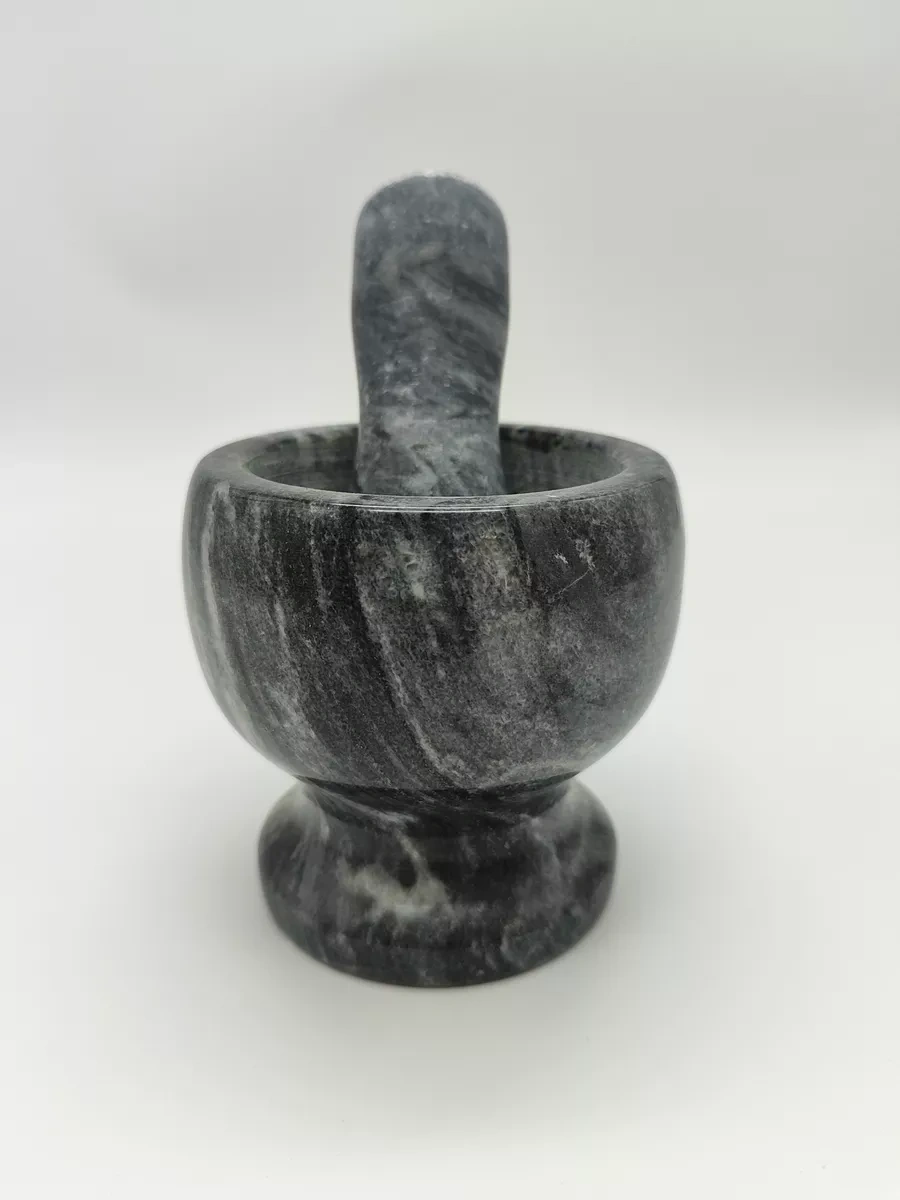 Sanin Baharatları Öğütmek İçin Güvey Ve Havan 137647480