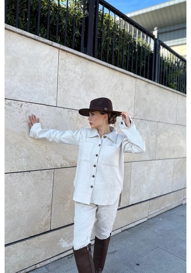 Kadın Ekru Uzun Kol, Çift Cepli, Eteği Oval Kesim, Kaşe Gömlek Ceket Ekru