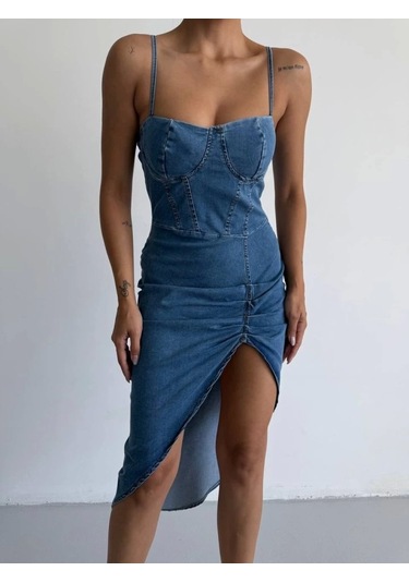 Kadın Omuz Askılı Derin Bacak Dekoltesi Ve Büzgü Detay Kot Elbise Koyu Mavi