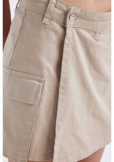 Defacto Regular Fit Normal Bel Kargo Cepli Gabardin Şort Etek D4991AX24AUBG155 Bej