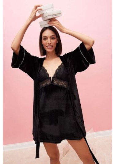 Defacto Fall İn Love V Yaka Dantelli Kadife Askılı Gecelik D6446ax24wnbk81 Siyah Defacto Fall İn Love V Yaka Dantelli Kadife Askılı Gecelik D6446ax24wnbk81 Siyah