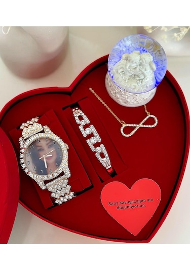 Rose Tasarımlı Saat Bileklik Kolye Ve Küpe Hediyeli Kalp Set Kutu
