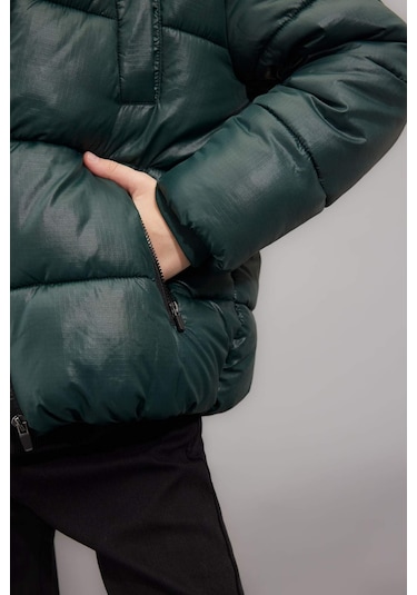 DeFacto Erkek Çocuk Su İtici Kapüşonlu Fermuarlı Cepli Şişme Mont C5565A824WNGN715 DeFacto Erkek Çocuk Su İtici Kapüşonlu Fermuarlı Cepli Şişme Mont C5565A824WNGN715