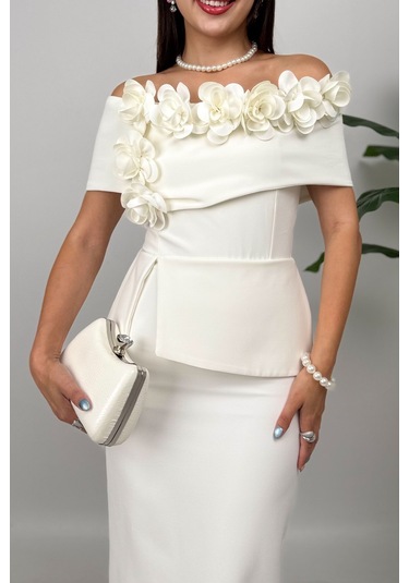 Vivenza Gül Detaylı Omuz Açık Kayık Yaka Uzun Beyaz Abiye Elbise, Nişan Ve Davet Zarafeti Beyaz