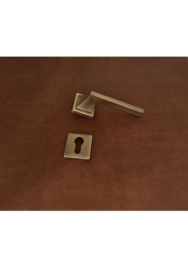 Karo Mat Antik Sarı Kare Rozetli Zamak Çelik Kapı Kolu Sağ Basar Tek Yön