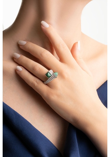 Tanrıça 18 Ayar Beyaz Altın Kaplama Gümüş Tasarım Yüzük Beyaz