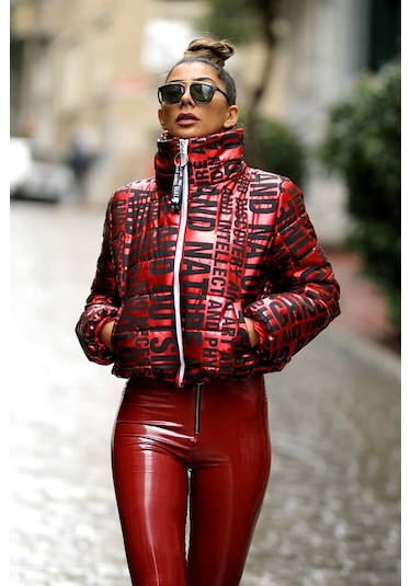 Kadın Kırmızı Parlak Yazılı Şişme Dik Yaka Fermuar Kapamalı Mont