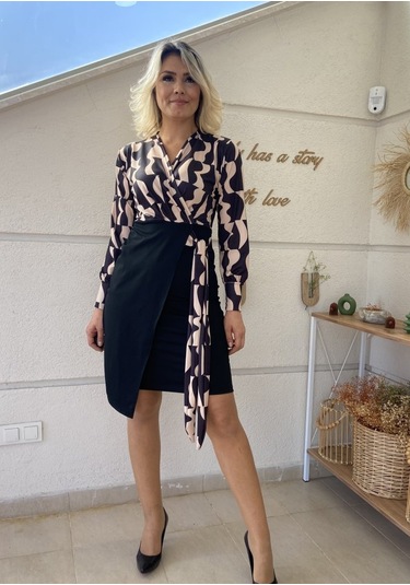 Kadın Uzun Kollu Kruvaze Yaka Dijital Baskılı Fiyonk Detay Dalgıç Kumaş Elbise Çok Renkli