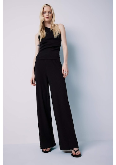 DeFacto Slim Fit Dar Kesim Fitilli Kaşkorse Basic Düz Pantolon E5783AX25SPBK81 DeFacto Slim Fit Dar Kesim Fitilli Kaşkorse Basic Düz Pantolon E5783AX25SPBK81