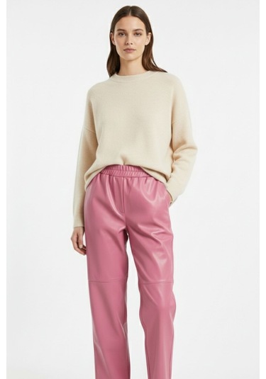 Mizalle Deri Görünümlü Pembe Jogger Pantolon Pembe