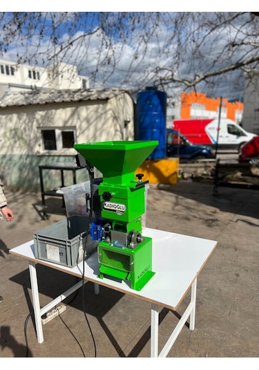 Kadıoğlu Ckk50 Mini Ceviz Kırma Makinesi